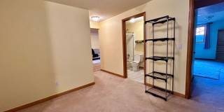 Spacious Garden-level Condo with Kitchenette in North Boulder Gallery 15