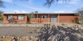 3BR/4BA Professional Retreat with Private Desert Oasis Gallery 3