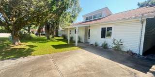 PET-FRIENDLY, THREE-BEDROOM IN SURFSIDE BEACH'S CAROPINES COMMUNITY IS AVAILABLE NOW! Gallery 1