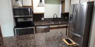 Spacious 3 bedroom townhome close to UK! Gallery 5
