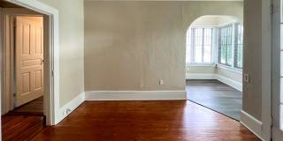 1BR/1BA UPDATED Apartment in Duck Pond Area - Available Early August! Gallery 5