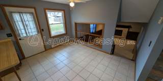 Spacious Elyria Split-Level Near LCCC with Fireplace & Fenced Yard Gallery 9