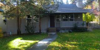 Bring Your Dog! Westside, 3 Bdrm, 2 Bath House, Double Garage & Xtra Storage Gallery 1