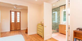 CHARMING, MODERN, CUSTOM HOME IN MID-CITY FOR RENT Gallery 23