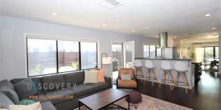 Centrally Located Mid-Century Contemporary Home Centrally Located Mid-Century Contemporary Home Gallery 10