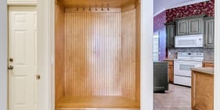 Beautiful Home With Lake View - 3 Bed + 2 Bath Beautiful Home With Lake View - 3 Bed + 2 Bath Gallery 14