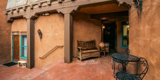 UNFURNISHED Inviting Studio Apartment in the Heart of Downtown Gallery 11