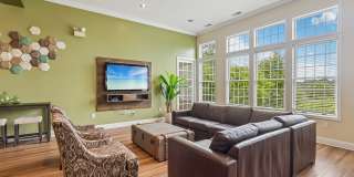 Ventana Gallery 85