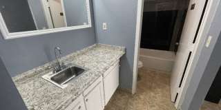 Centrally located condo studio in Orlando! - next to Florida Mall - all utilities included! Gallery 4