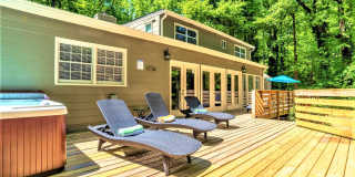 FURNISHED: Modern 6 Bdrm (7 beds) Home with BBQ, Foosball, HotTub & Private Pool - Close To Airport&Downtown Gallery 39