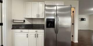 Grand 5 Bedroom Home Featuring 19ft Ceilings, Family Room & Main-Level Suite Gallery 18