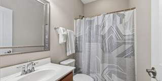 Stylish 3bd 3.5bath townhome for rent in the highly desirable Vermillion Gallery 32