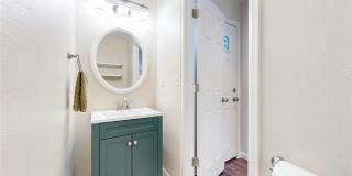 Spacious 2BR Condo Finished Basement in Aurora Gallery 9