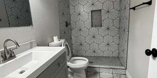 8020 East Oak Street Gallery 7