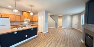 Large Corner Unit Townhome - 2 Car Garage Gallery 1