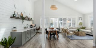 The Lakehouse Gallery 17