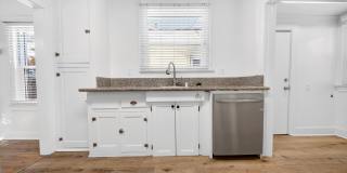 5225 De Longpre Ave. Gallery 20