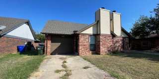 Spacious duplex in Norman available August 5 Gallery 3