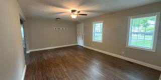 Cute, cottage in a prime location off of Oakland Ave, near Downtown and ETSU, 2 bed/1 bath for $1650 month Gallery 4