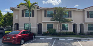 Stylish 3-Bed, 3-Bath Townhouse Oasis in Riviera Beach Gallery 1