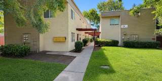 Spacious Four Bedroom Townhome Gallery 1