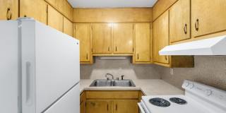 Celeste Manor - 1 Bedroom / 1 Bathroom, Updated Gallery 11