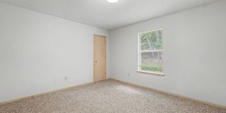 Cozy 2-Bedroom, 1-Bathroom Townhouse with Washer/Dryer in a Quiet, Relaxing Setting Gallery 16