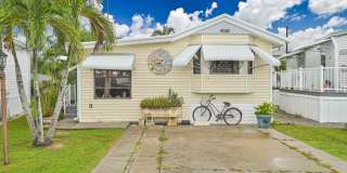NOW AVAILABLE - 1/1 Manufactured Home in Estero! Gallery 1