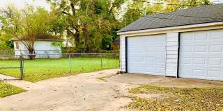 Large 1BD 1BA Apartment with Bonus Area Located in Historic Miller Neighborhood!! Gallery 14