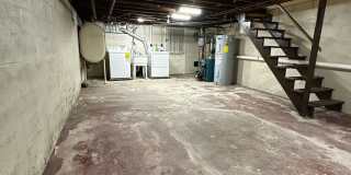 Spacious 2 Bedroom Home with Sunroom and Plenty of Storage! Gallery 21