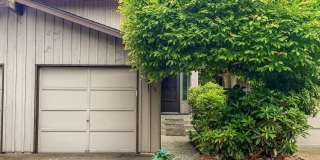 Townhouse-Style Condo for Rent | 7815 218th St SW #113, Edmonds, WA Gallery 1