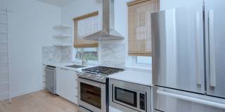 Welcome to 2737 Shenandoah Ave – a modern townhome for rent in Charlotte located in the highly sought-after Chantilly neighborhood Gallery 7