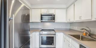 Charming 2 Bedroom-No Broker Fee Gallery 9