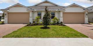 Live the Southwest Florida lifestyle in this lakefront villa in South Naples! Gallery 1