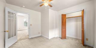 Cozy 2 Bedroom Downtown Home Available! Gallery 20