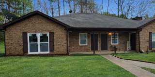 Fully Renovated 3BR/2BA Ranch-Style Townhome – SS Appliances  Washer/Dryer Gallery 1