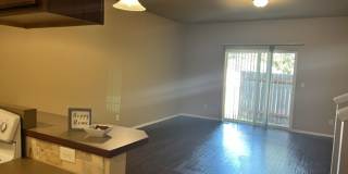 BEAUTIFUL 2 BEDROOM TOWNHOME IN SOUTH SALEM HILLS! Gallery 4