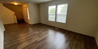 DuPont 2365 SF 3 bedroom plus loft home. Gallery 9