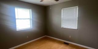 Spacious 3BR/2BA Home In Webb City, MO with shed and bonus room!! Gallery 5