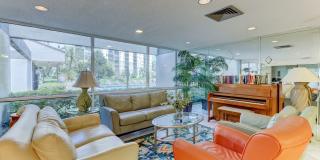 Bright & Spacious 1BR Retreat Near Beaches & Shopping Gallery 30