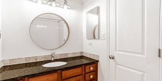 Cozy Studio in Cheesman Park, with Washer and Dryer in Unit Gallery 12
