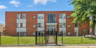 Beautifully Renovated 2 Bedroom Apartment with In-Unit Laundry & A/C Gallery 1