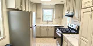 3 Bed/1 Bath Home in Beechview with Bonus Room-Convenient to Downtown! Available October! Gallery 11