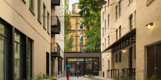 38 Davis Gallery 6