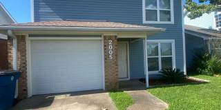 Beautiful 2 Story Home, Centrally Located in a Quiet Neighborhood! *SPECIAL: 2 WEEKS FREE!* Gallery 1