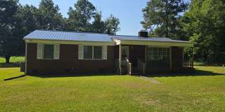 Enjoy Country Living in 3 Bed, 2 Bath, Brick Ranch Gallery 1