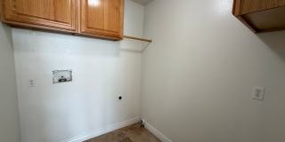 SPACIOUS HOME IN LAVERKIN FOR RENT! Gallery 16