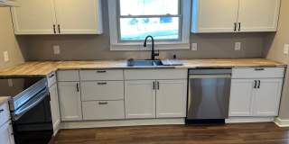 Remodeled Single Level 3 Bed, 2 Bath Home w/ 1 Car Garage Gallery 9