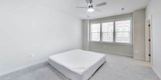 Fresh and Ready 4Bed/4.5Bath Beautiful 4 level TH + 2 Car Garage Gallery 19