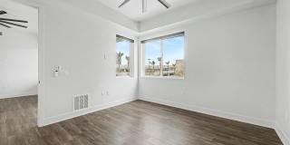 3131 N CENTRAL Avenue Gallery 17